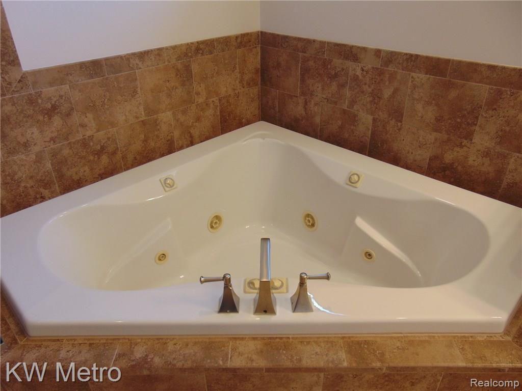 8043 Starville Road Algonac, MI 48001 - Photo 25 of 36 jetted tub in master bath