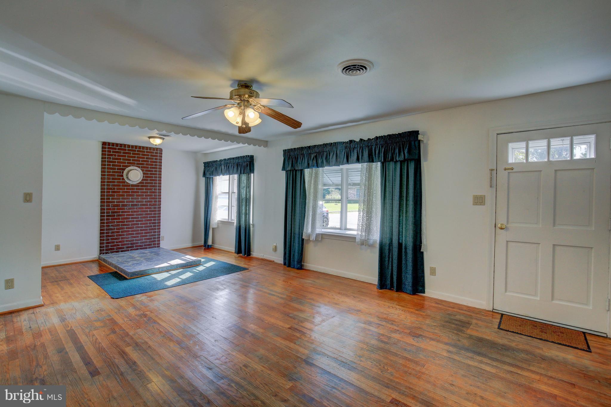 7568 Mill Creek Road Benedict, MD 20612 - Photo 5 of 29 Family Room