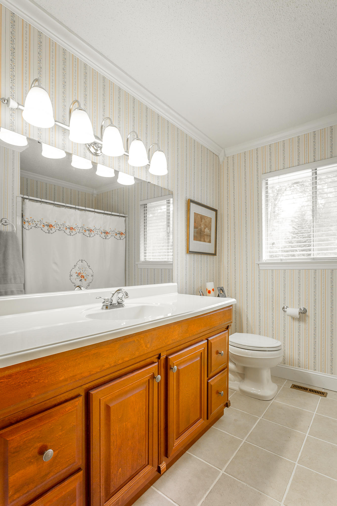 918 Osburn Road Chickamauga, GA 30707 - Photo 26 of 46 Full Bathroom