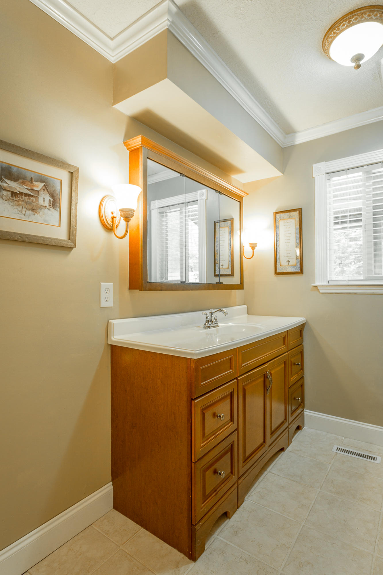 918 Osburn Road Chickamauga, GA 30707 - Photo 27 of 46 Bathroom