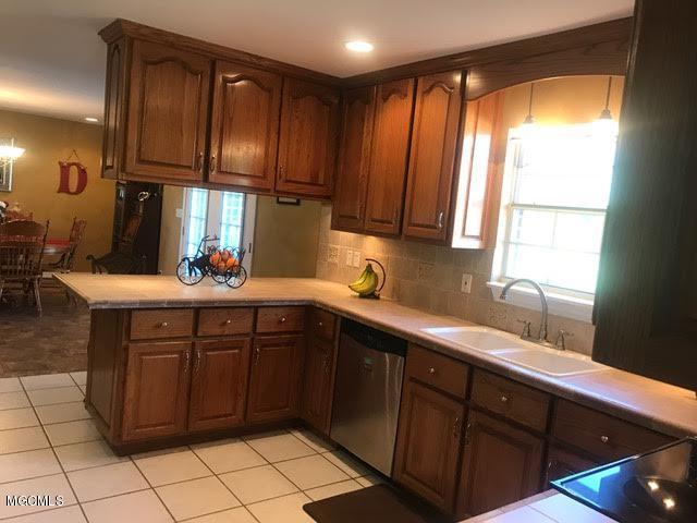 13900 Big Bend Road Moss Point, MS 39562 - Photo 8 of 31 16
