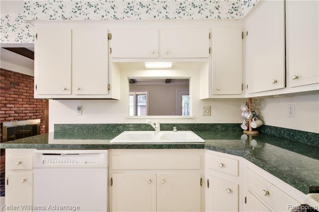 349 Ridgemont Road Grosse Pointe Farms, MI 48236 - Photo 9 of 33