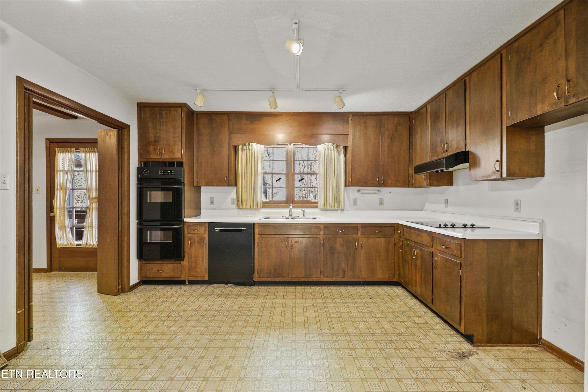 104 Windgate Road Oak Ridge, TN 37830 - Photo 3 of 37 Gallery Image 3