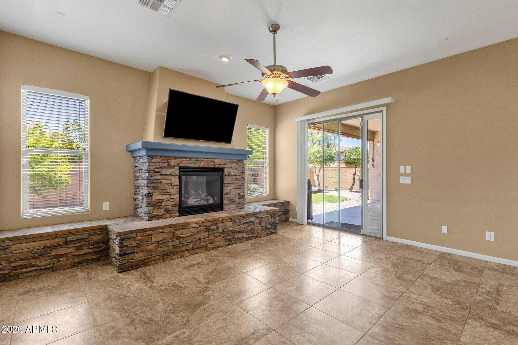 2403 East Robb Lane Phoenix, AZ 85024 - Photo 16 of 40