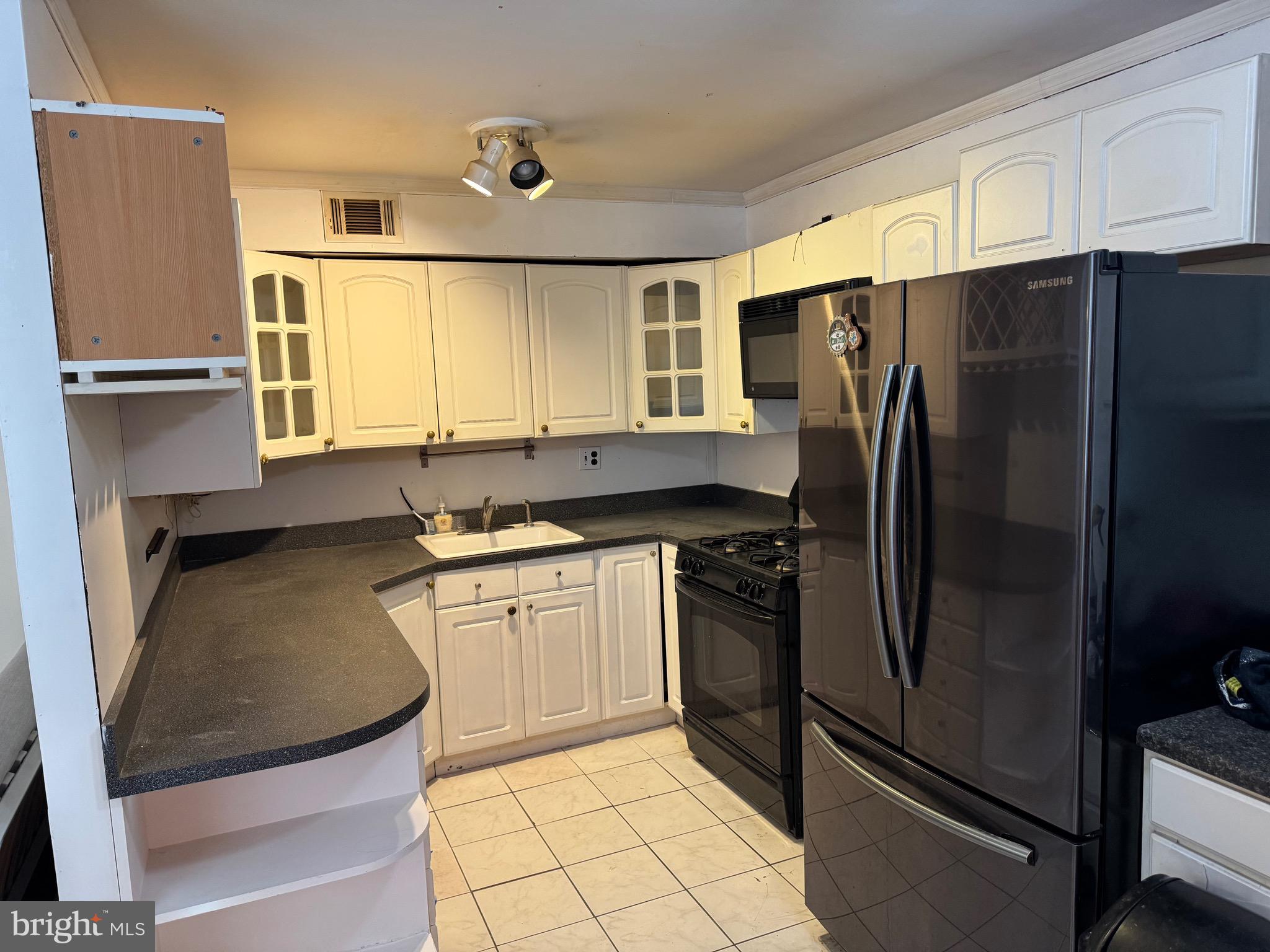 10826 East Keswick Road Philadelphia, PA 19154 - Photo 3 of 30