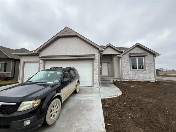 $579,500 | 12800 South Foxborough Court, Lee's Summit, MO 64086