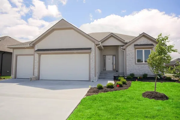 $584,500 | 12800 South Foxborough Court, Lee's Summit, MO 64086