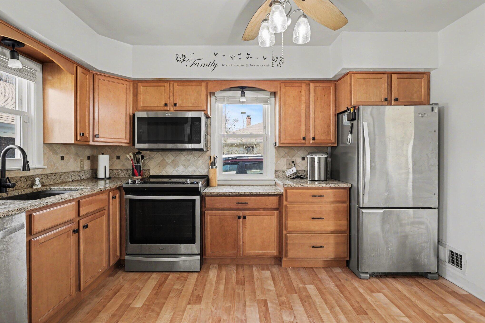 742 Riverside Drive Battle Creek, MI 49015 - Photo 3 of 12 006_file_2930