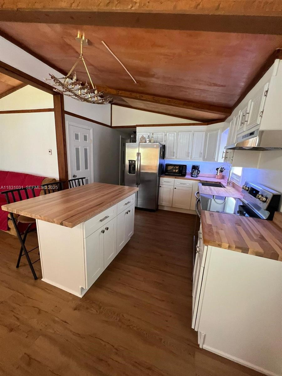 123 Rocky Road Lackawaxen, PA 18435 - Photo 20 of 39 a very nice looking room with a large window