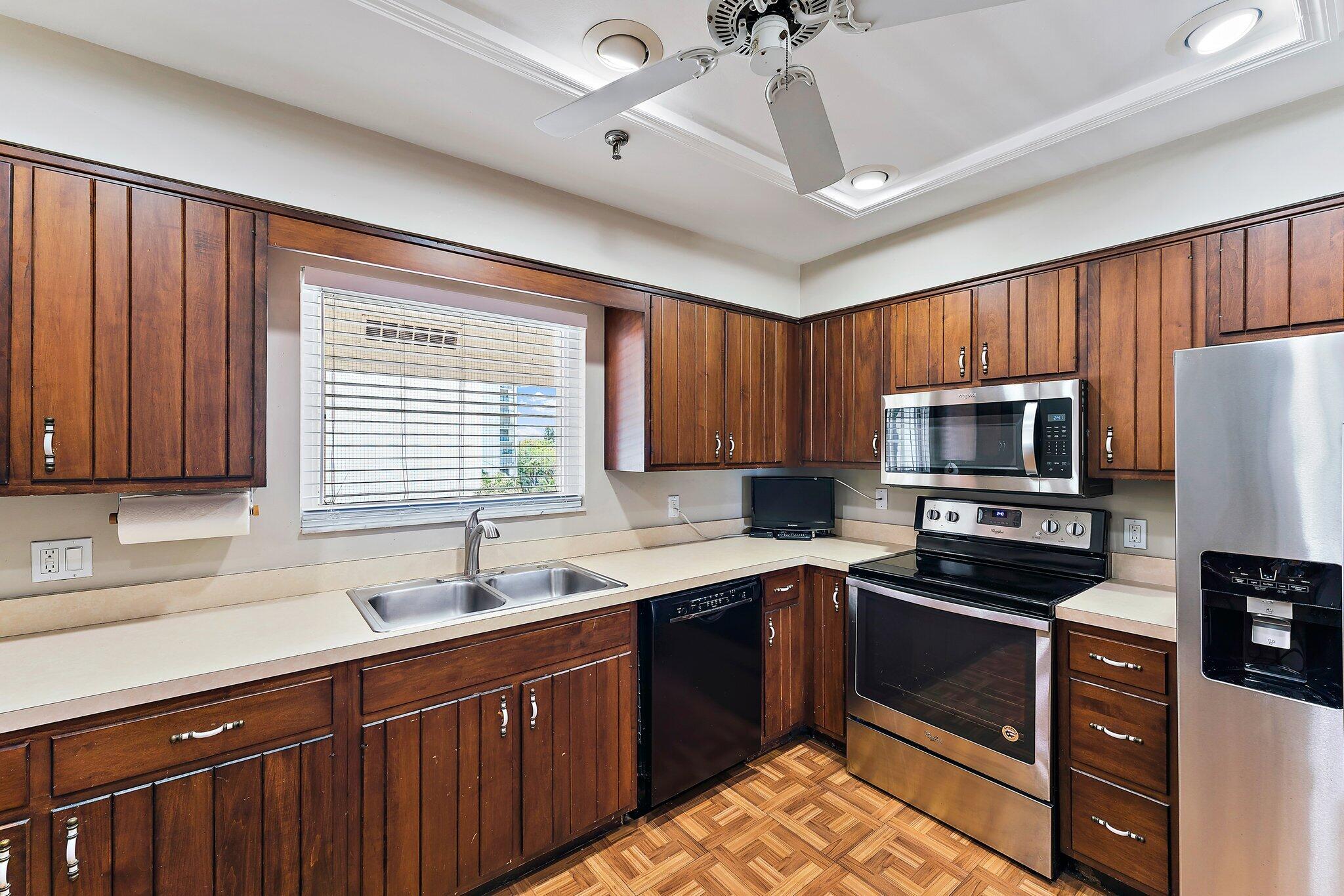 300 Golfview Road, Unit 502 North Palm Beach, FL 33408 - Photo 12 of 35 Kitchen