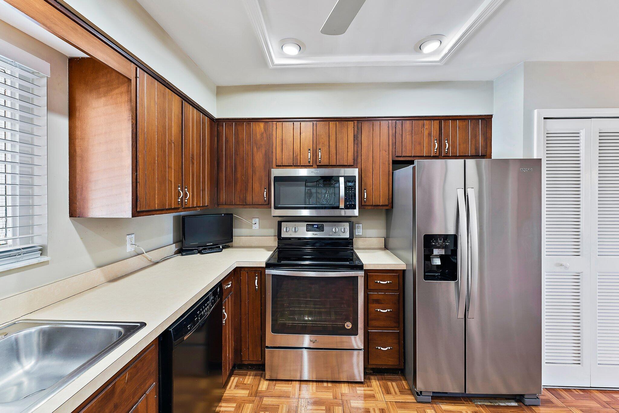 300 Golfview Road, Unit 502 North Palm Beach, FL 33408 - Photo 13 of 35 Kitchen