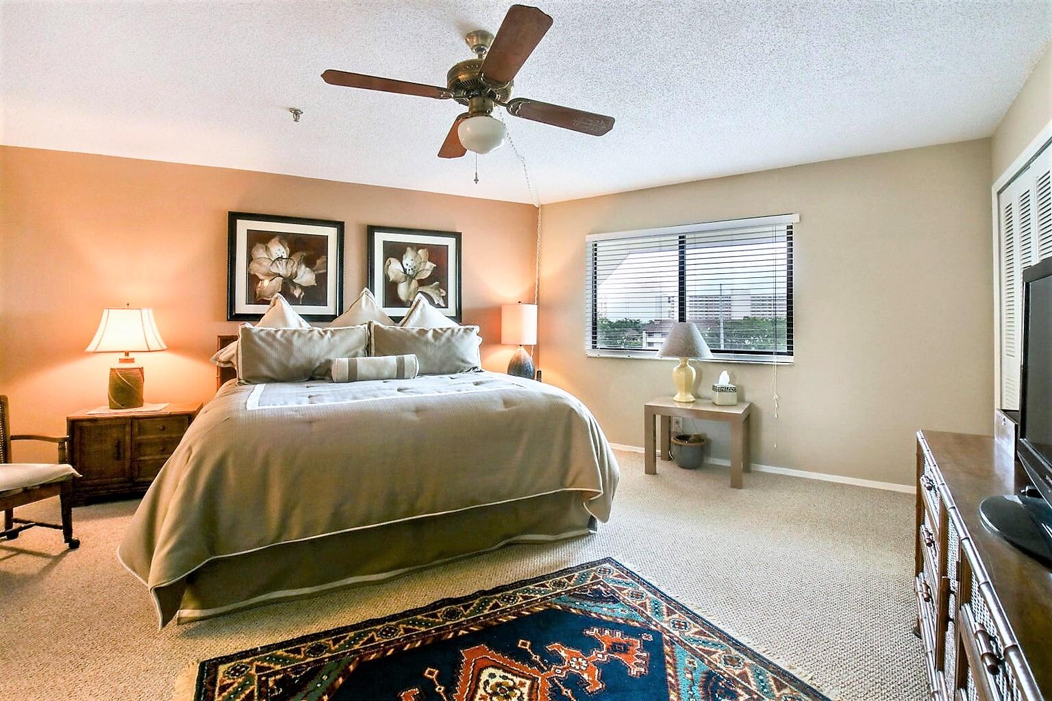 300 Golfview Road, Unit 502 North Palm Beach, FL 33408 - Photo 15 of 35 Primary bedroom