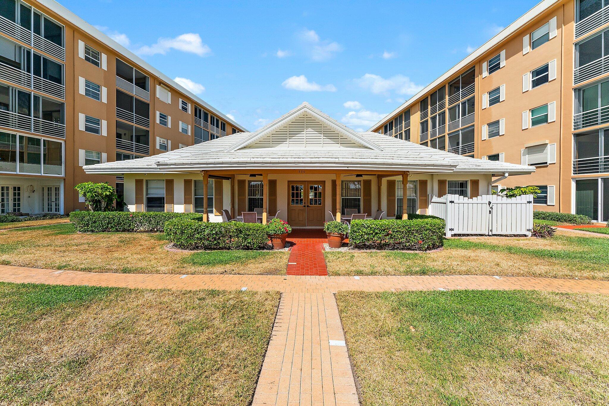 300 Golfview Road, Unit 502 North Palm Beach, FL 33408 - Photo 27 of 35 Clubhouse_300GolfviewRd502