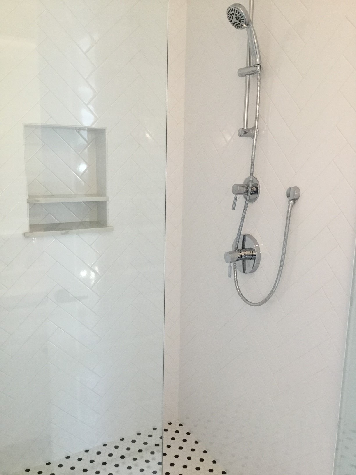 1116 Bartlett Street, Unit B Houston, TX 77006 - Photo 10 of 22 a bathroom with a shower