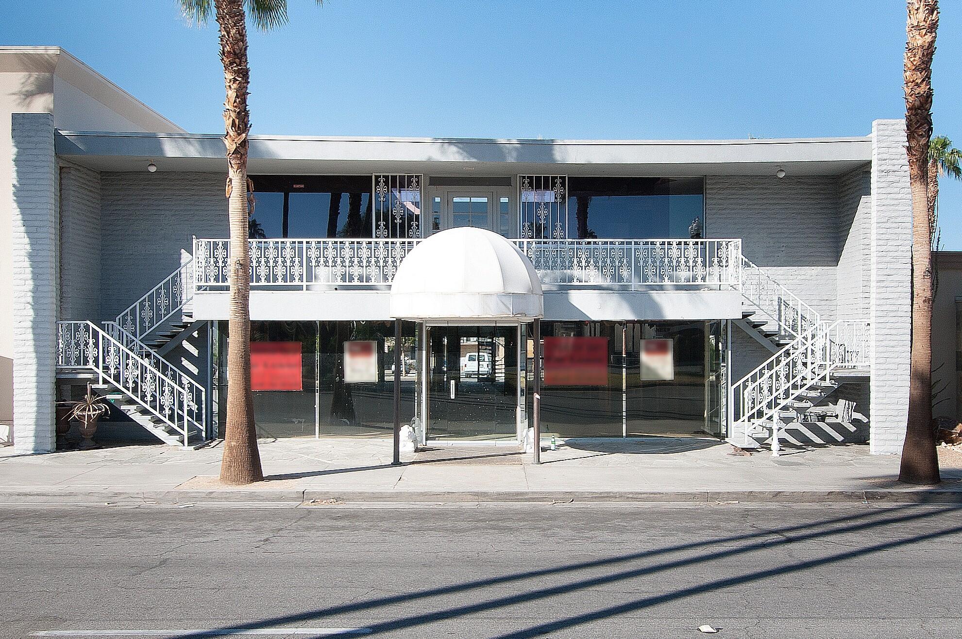 a view of a car garage of the house