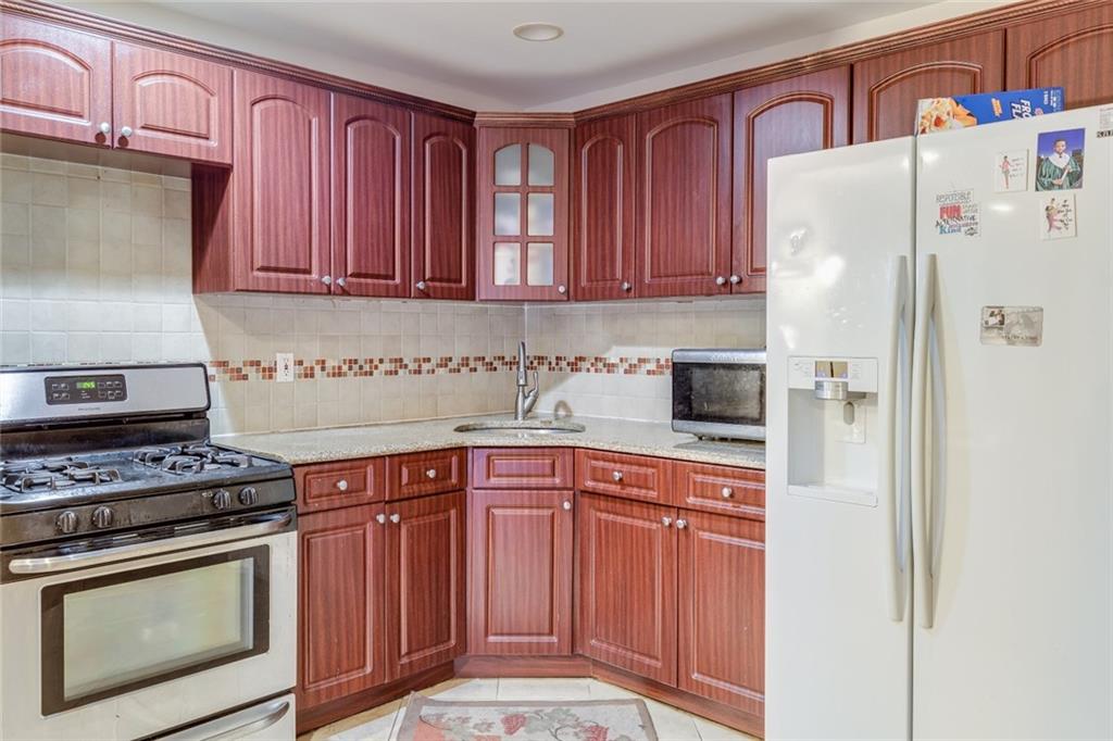 174 Patchen Avenue Brooklyn, NY 11221 - Photo 7 of 26