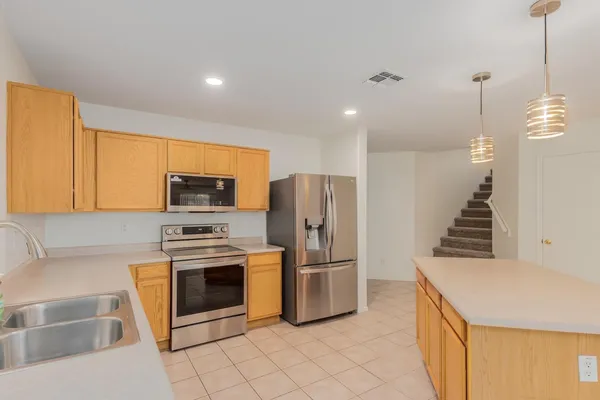 $3,300 | 22617 North 19th Way, Phoenix, AZ 85024