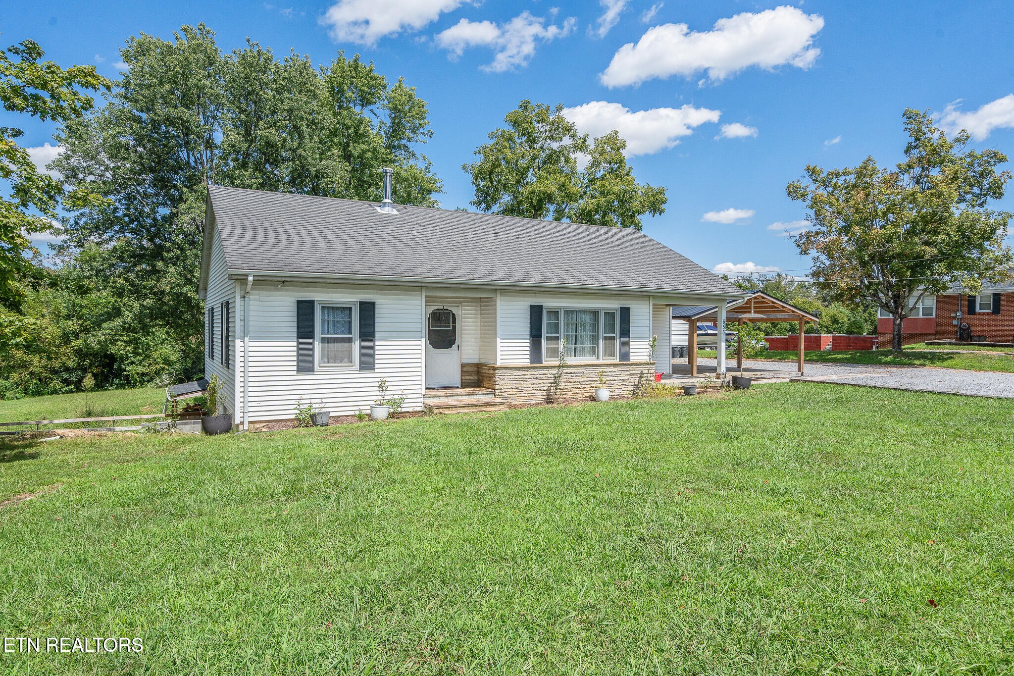 655 Old Stage Road Greeneville, TN 37745 - Photo 4 of 41 Gallery Image 4