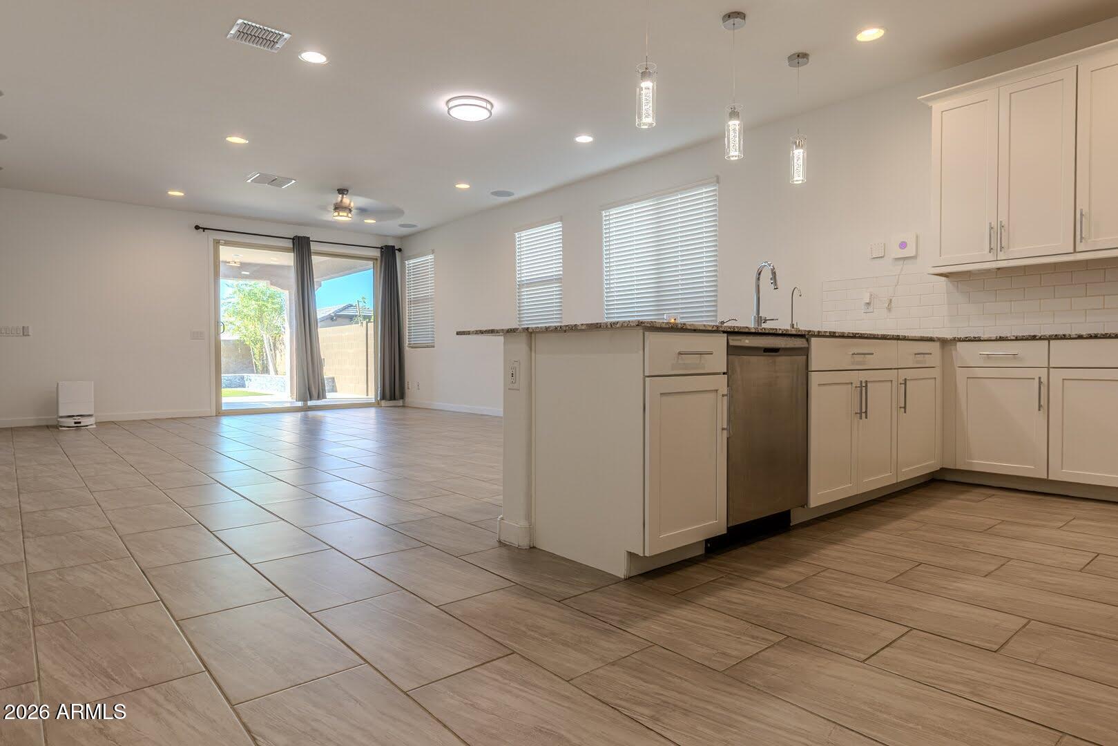 1548 West Corral Road Phoenix, AZ 85041 - Photo 5 of 61