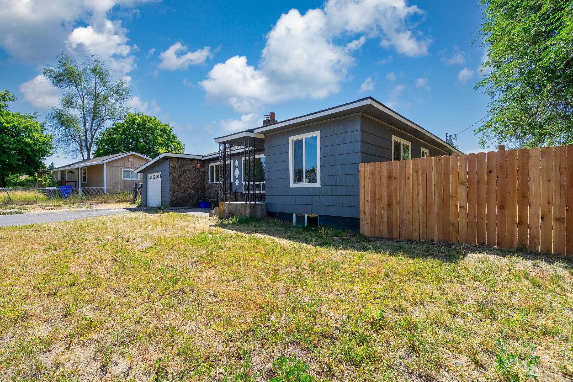 44 East Graves Road Spokane, WA 99218 - Photo 3 of 38