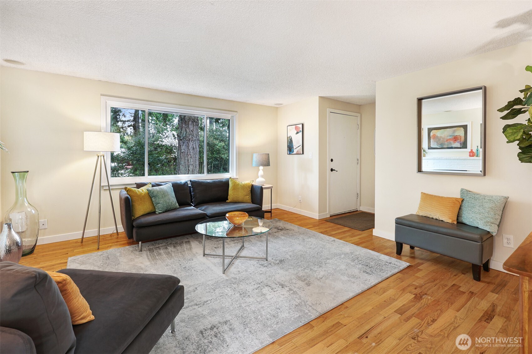 8005 220th Street Southwest Edmonds, WA 98026 - Photo 5 of 32