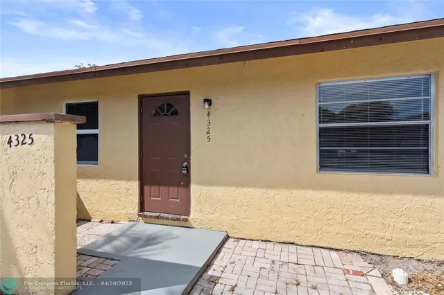 $2,300 | 4325 Northwest 5th Avenue, Deerfield Beach, FL 33064