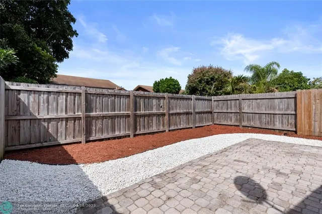 $2,300 | 4325 Northwest 5th Avenue, Deerfield Beach, FL 33064