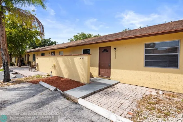 $2,300 | 4325 Northwest 5th Avenue, Deerfield Beach, FL 33064