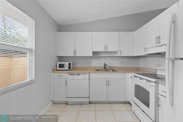 $2,300 | 4325 Northwest 5th Avenue, Deerfield Beach, FL 33064