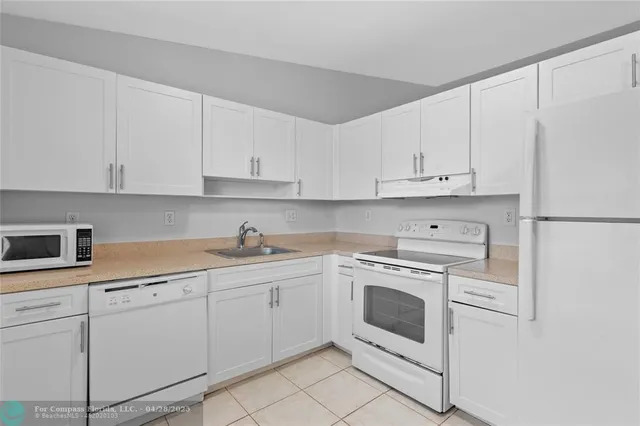 $2,300 | 4325 Northwest 5th Avenue, Deerfield Beach, FL 33064