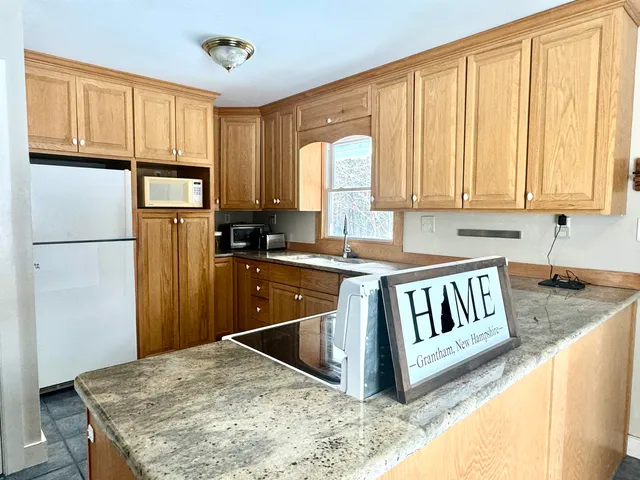 $2,300 | 11 Sugar Wood Lane, Grantham, NH 03753