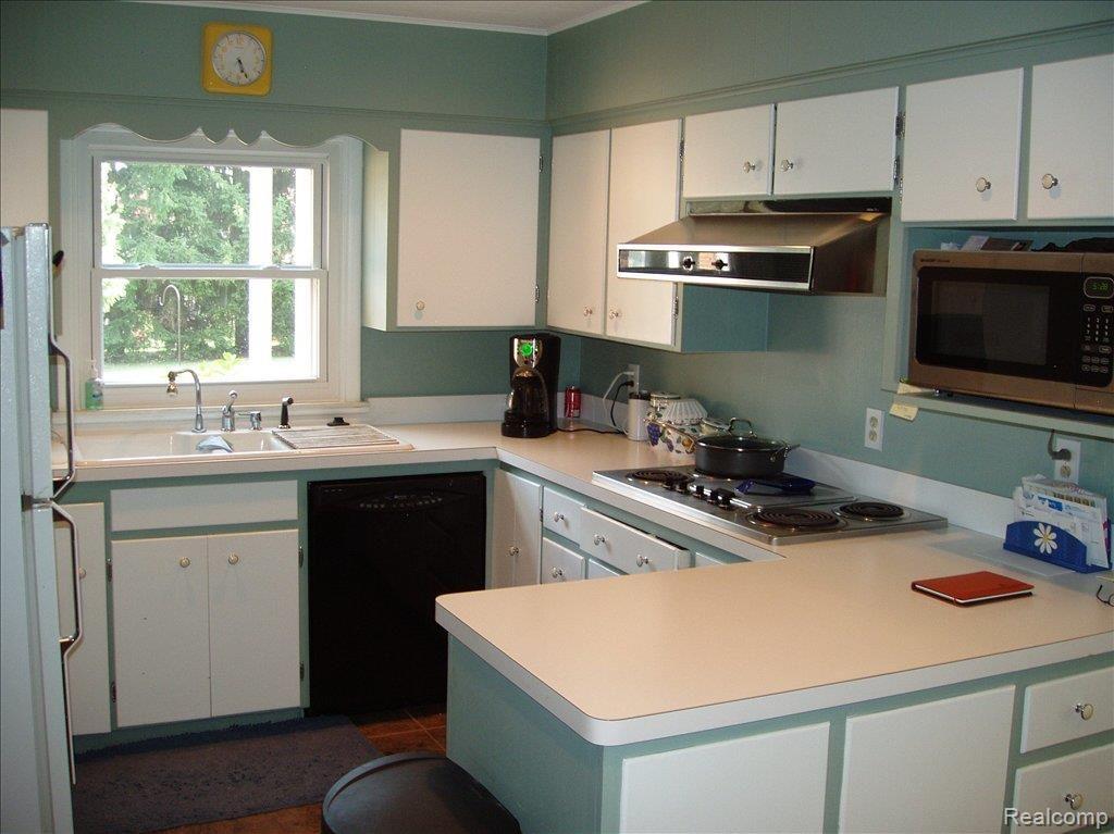 471 North Livernois Road Rochester, MI 48309 - Photo 13 of 22 Kitchen area