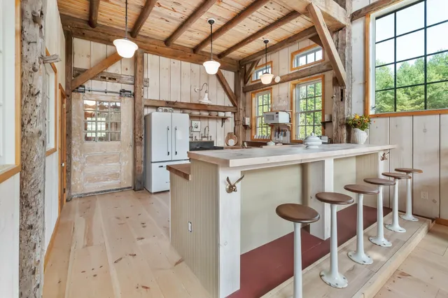 $1,000,000 | 580 Cross Road, Londonderry, VT 05155