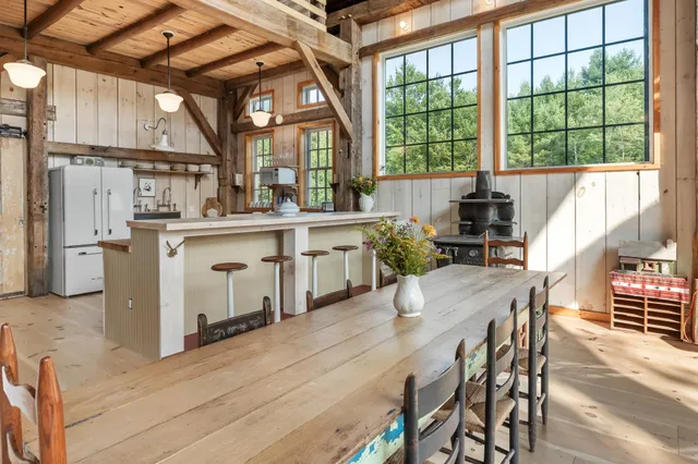 $1,000,000 | 580 Cross Road, Londonderry, VT 05155