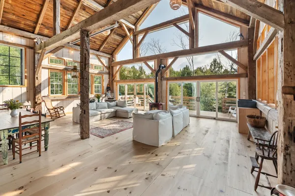 $1,000,000 | 580 Cross Road, Londonderry, VT 05155