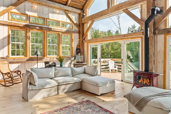 $1,000,000 | 580 Cross Road, Londonderry, VT 05155