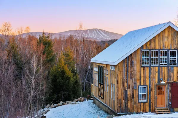 $1,000,000 | 580 Cross Road, Londonderry, VT 05155