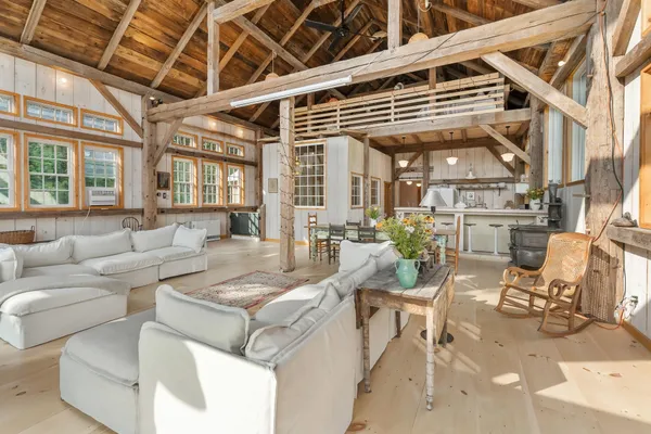 $1,000,000 | 580 Cross Road, Londonderry, VT 05155