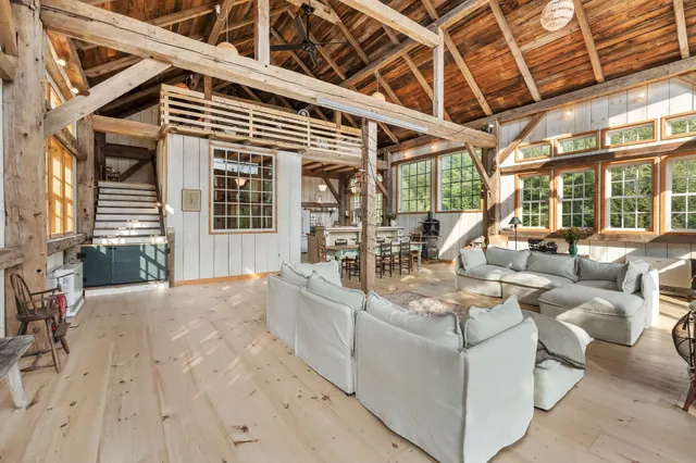 $1,000,000 | 580 Cross Road, Londonderry, VT 05155