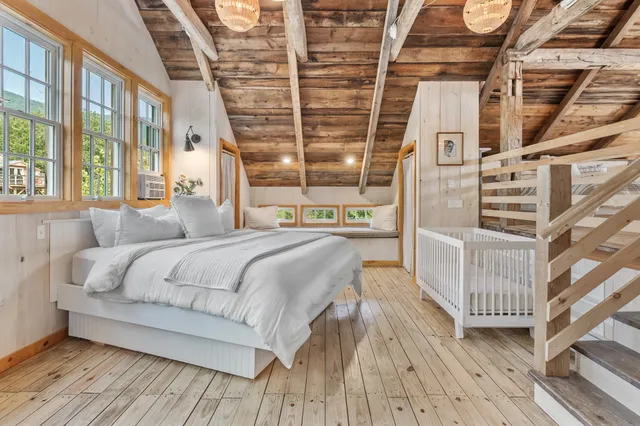 $1,000,000 | 580 Cross Road, Londonderry, VT 05155