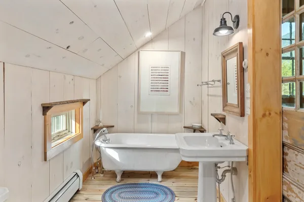 $1,000,000 | 580 Cross Road, Londonderry, VT 05155