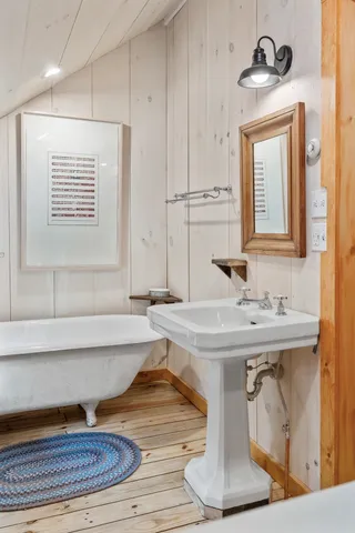 $1,000,000 | 580 Cross Road, Londonderry, VT 05155