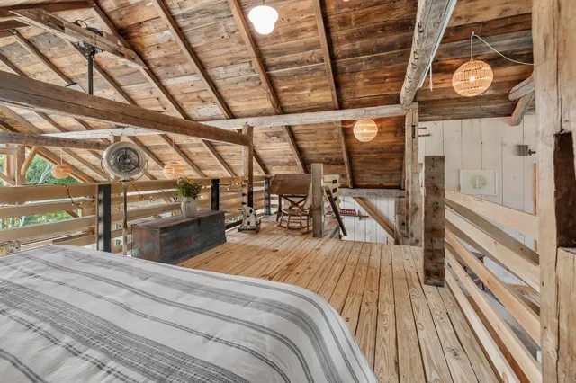 $1,000,000 | 580 Cross Road, Londonderry, VT 05155