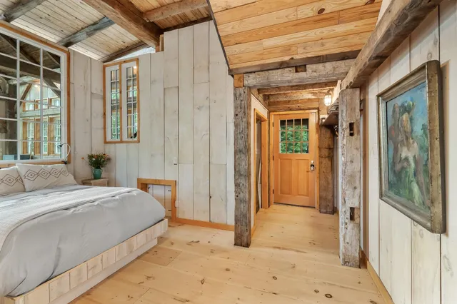 $1,000,000 | 580 Cross Road, Londonderry, VT 05155