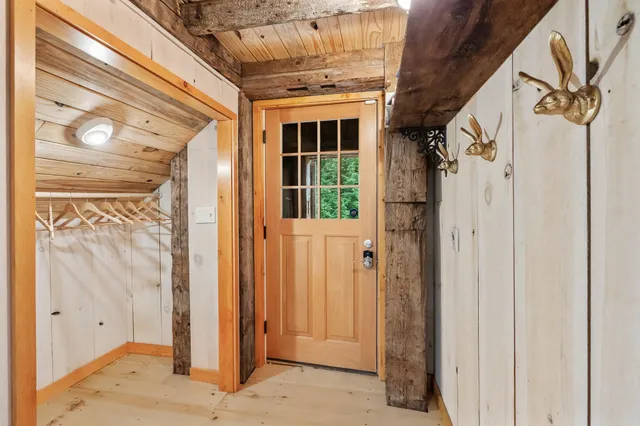 $1,000,000 | 580 Cross Road, Londonderry, VT 05155