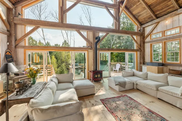 $1,000,000 | 580 Cross Road, Londonderry, VT 05155