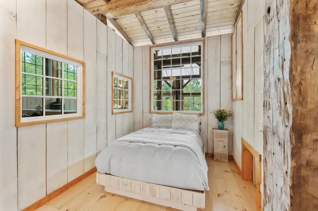 $1,000,000 | 580 Cross Road, Londonderry, VT 05155