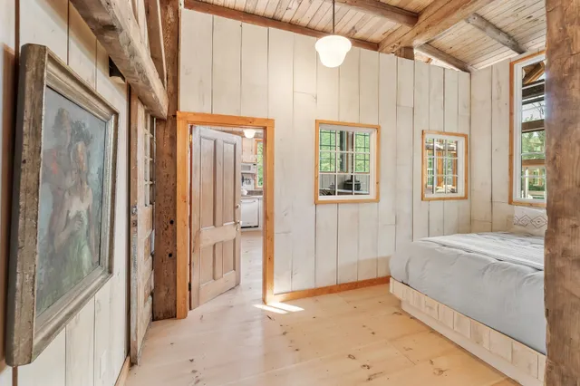 $1,000,000 | 580 Cross Road, Londonderry, VT 05155