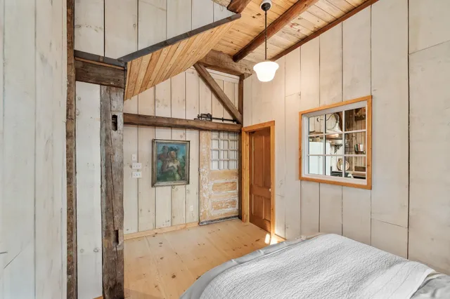 $1,000,000 | 580 Cross Road, Londonderry, VT 05155