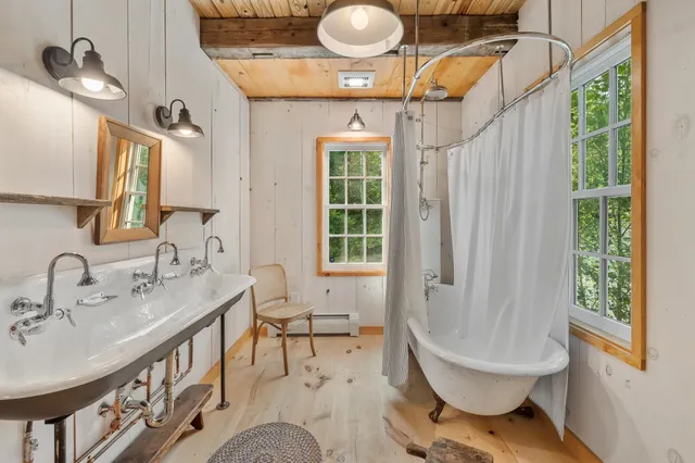 $1,000,000 | 580 Cross Road, Londonderry, VT 05155